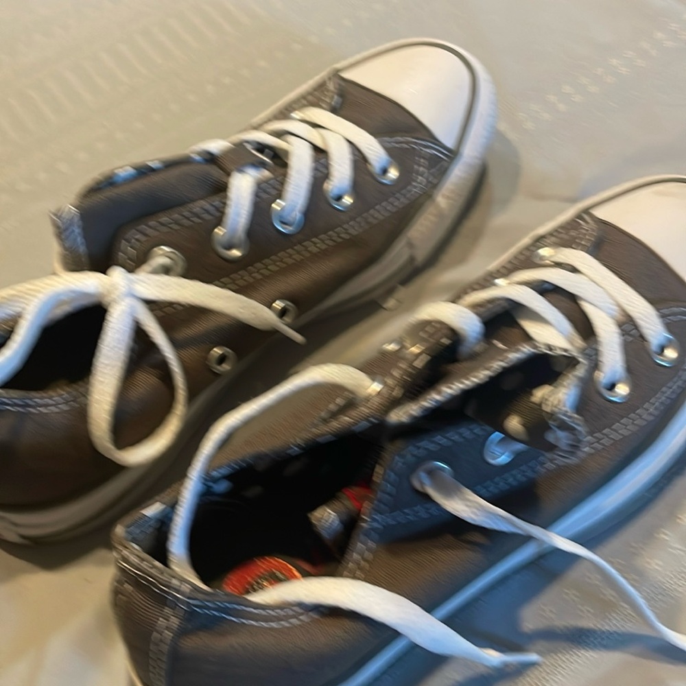 Converse all star canvas tennis shoes, size 6, gray